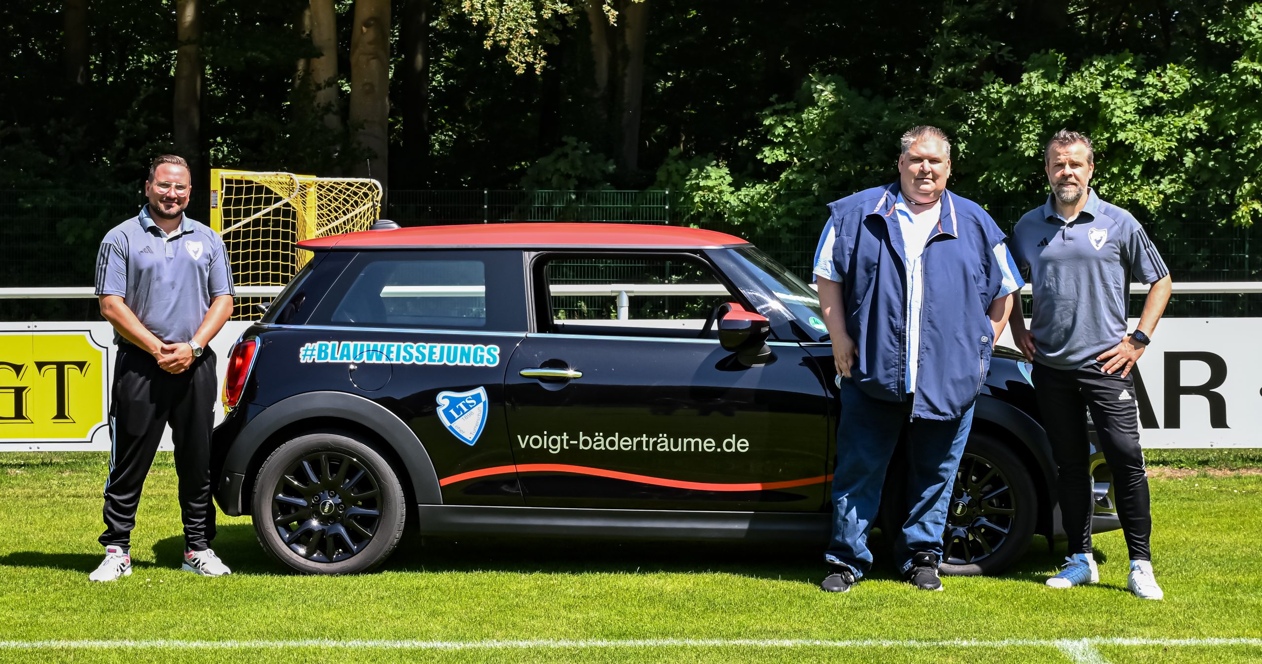 Read more about the article Jonny Voigt GmbH bleibt Partner der Blau-Weißen Jungs